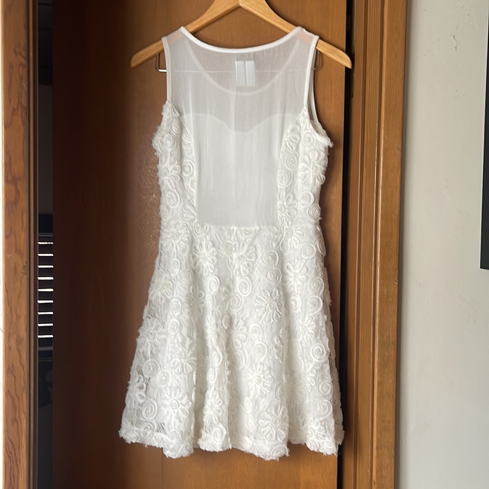 White Floral Dress - Picture 4 of 8